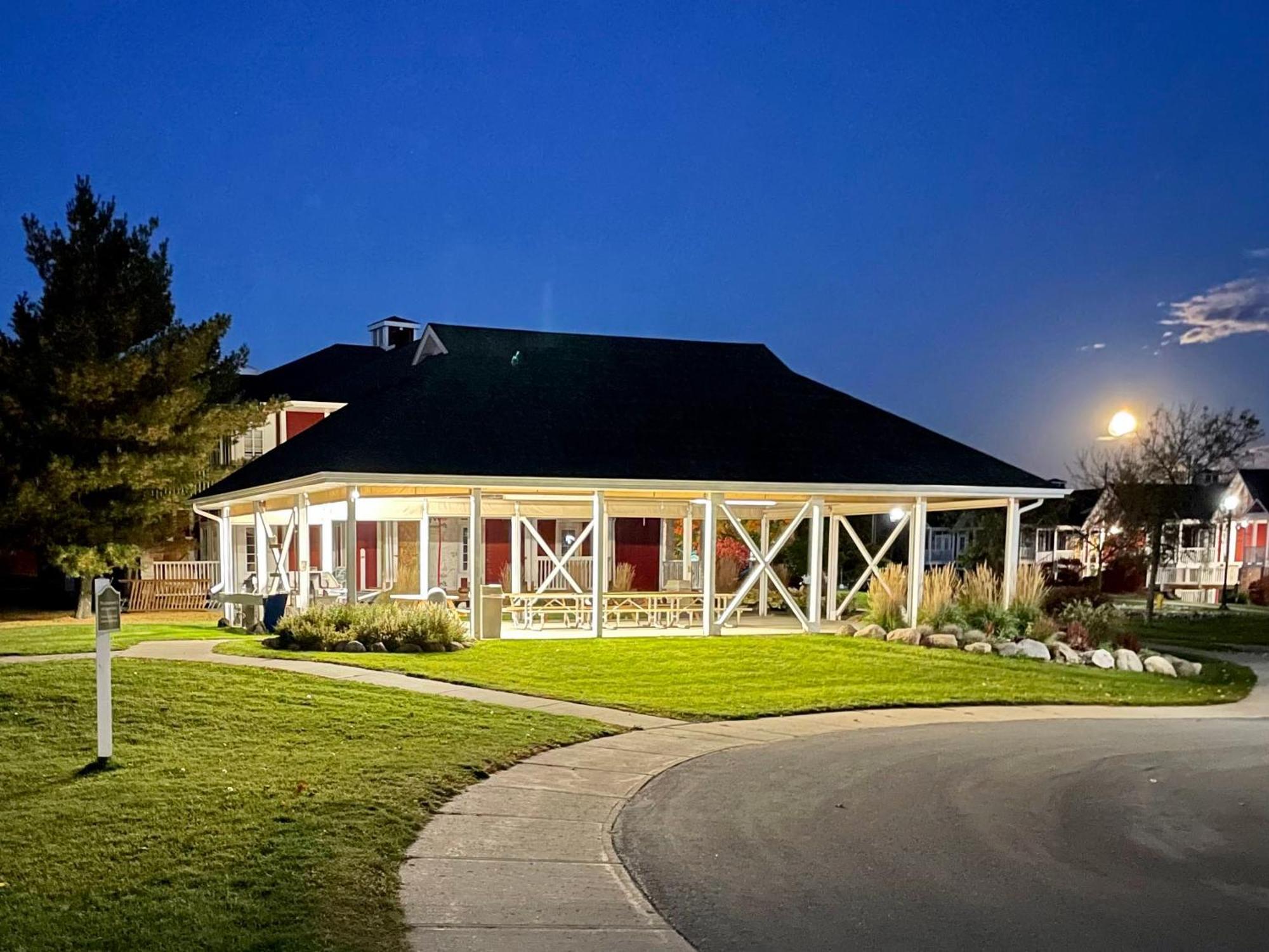 Hillside Haven: Carriage Club Resort Retreat Edgar Exterior photo